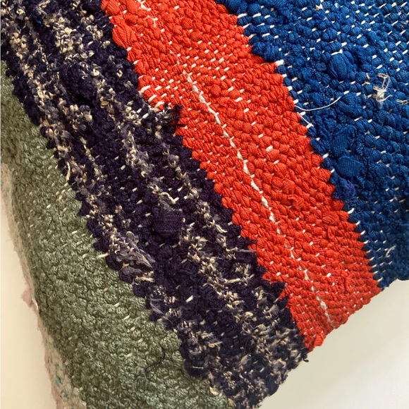 RUG DESIGN PILLOW COVER - Picture 3 of 3